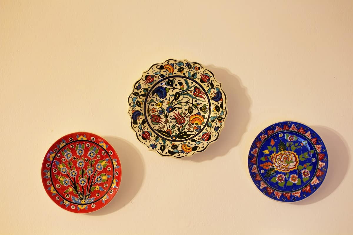 Ceramiczne dekoracje w aranżacjach mieszkań i domów
